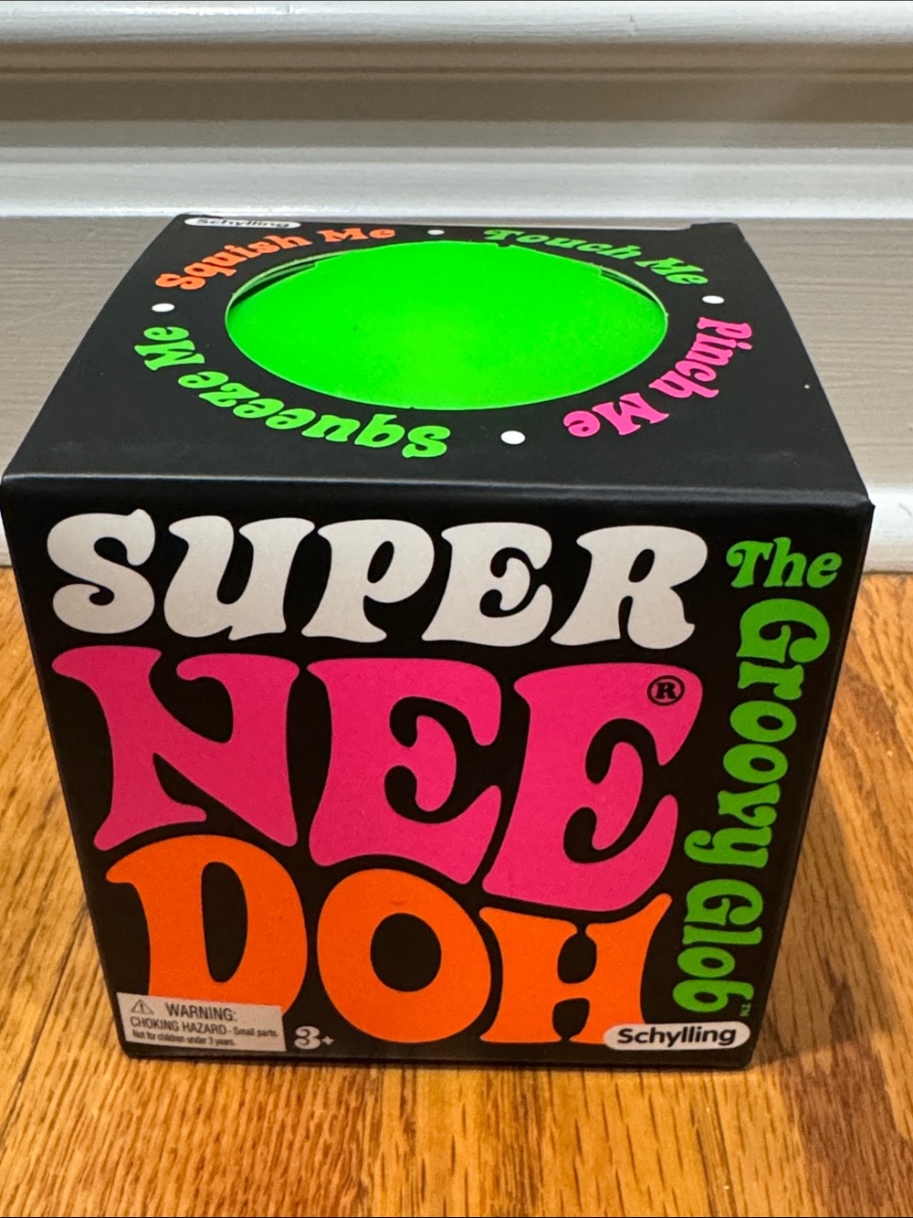 Super NeeDoh The Groovy Globe Squeeze Toy - Green